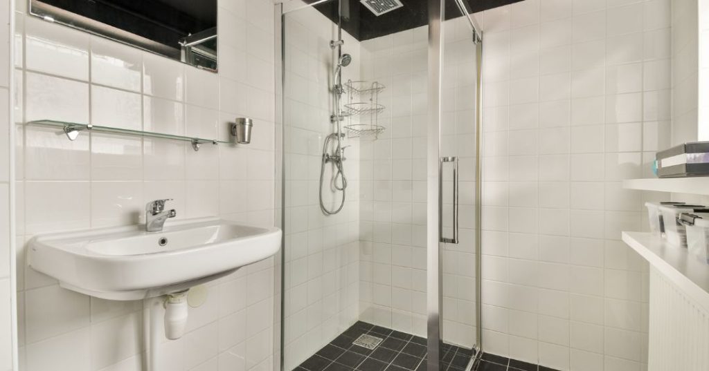 Como Limpar Box de Vidro no Banheiro em Petrolina: 4 Passos e Dicas Box de vidro em Petrolina